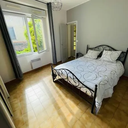 Chez Leo I - Appartement T2 Proche Tricastin Bollene Exterior photo